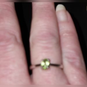 Sterling silver ring yellow/green stone